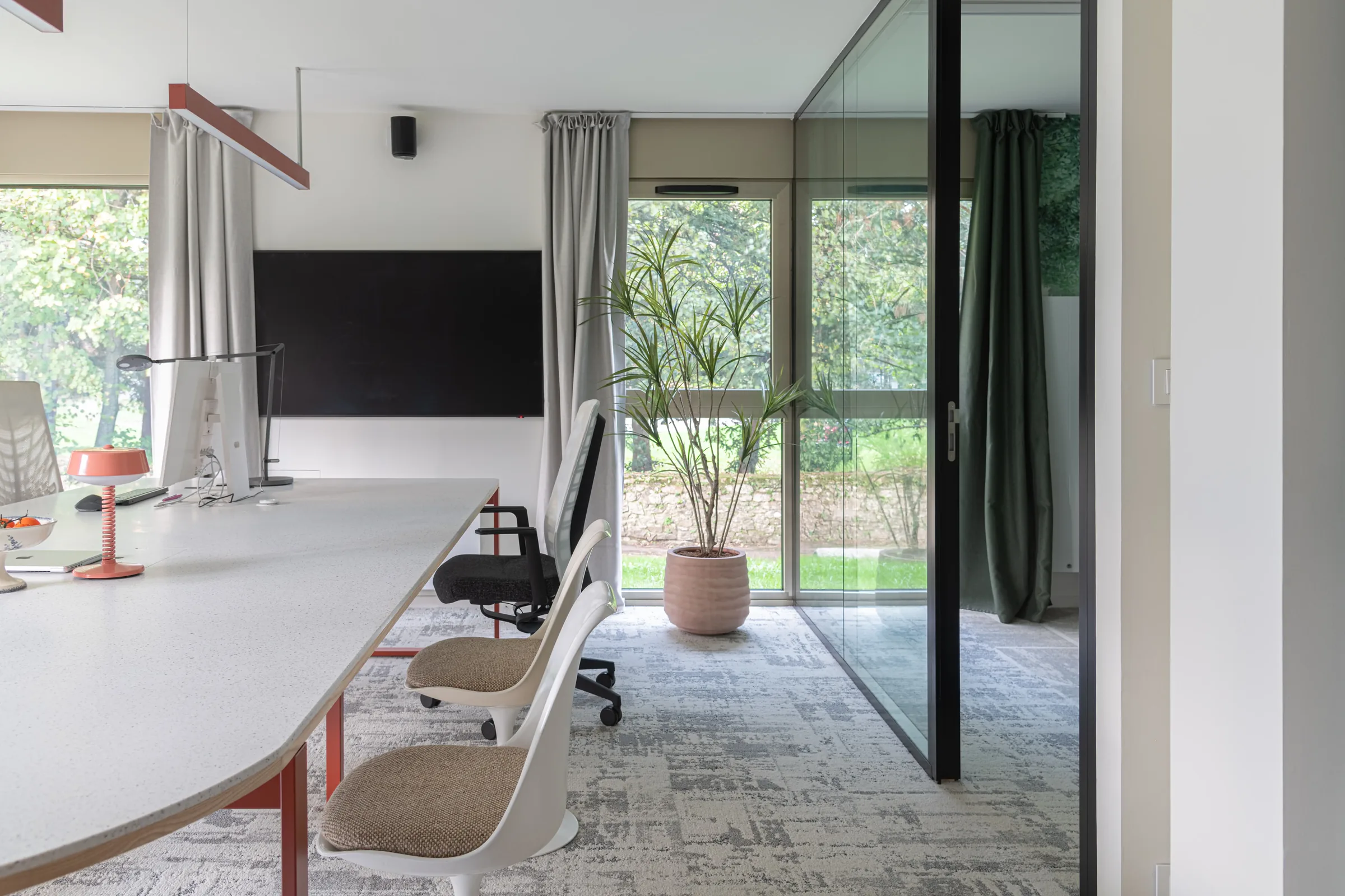 Bureaux Esquisse — open space et salle vitrée
